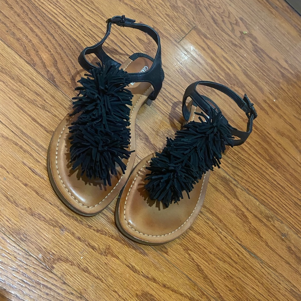 Gianni Bini 7.5 Mackenzie Black Suede thong sandals
